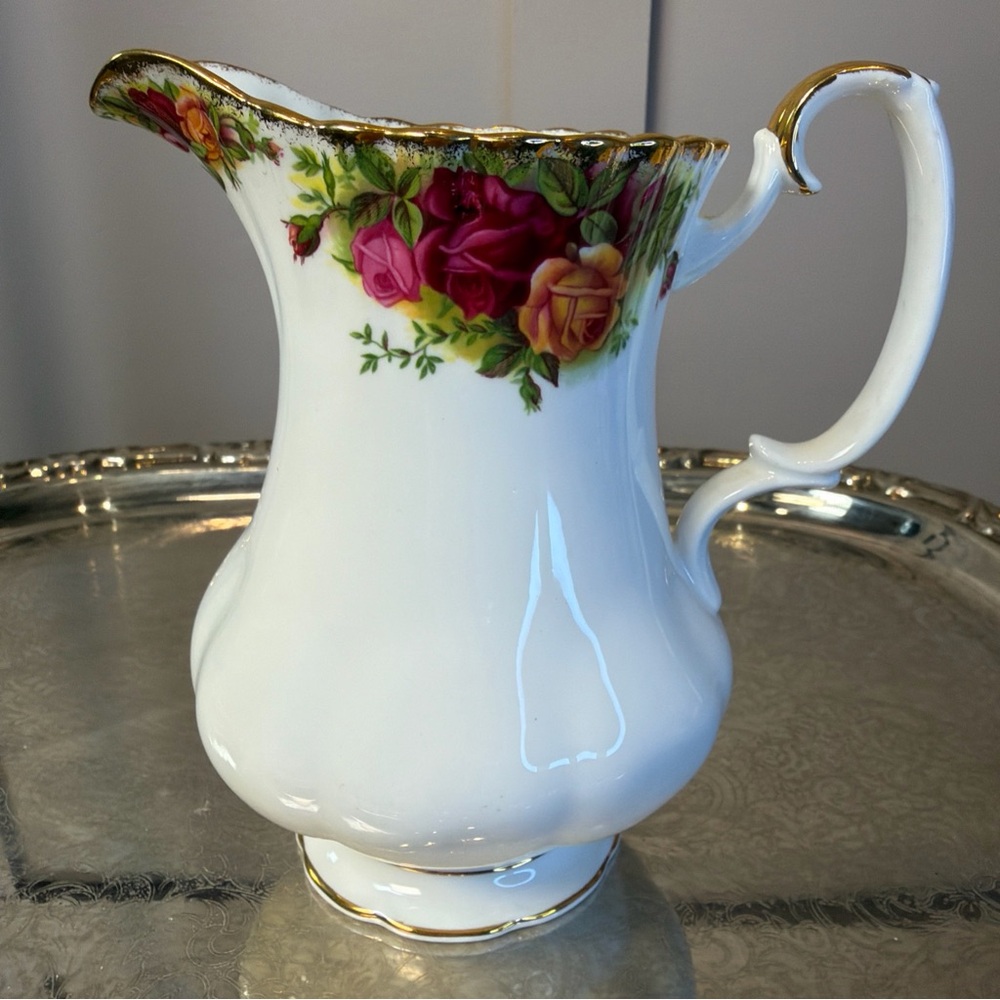 ROYAL ALBERT OLD COUNTRY ROSES BONE CHINA GOLD TRIM PITCHER MILK JUG 6.5”